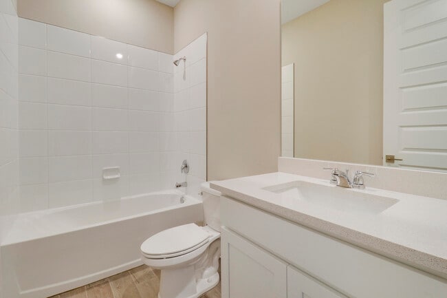 Building Photo - 8901 Dahlia Cir