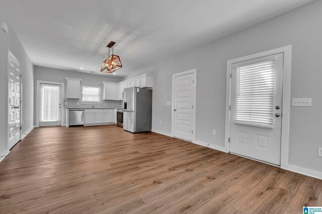 Building Photo - 559 Troubadour Ln