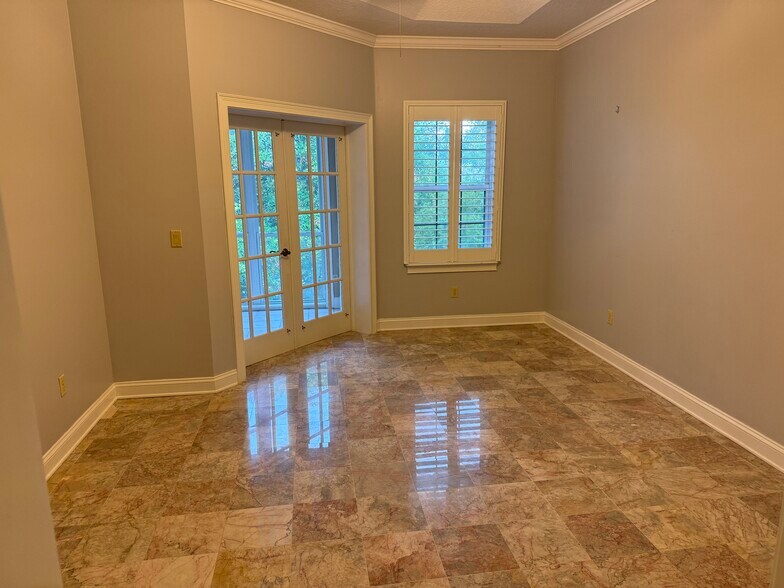 Building Photo - 300 Bermuda Bay Cir