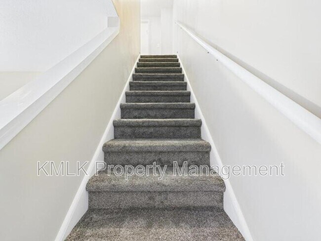 Building Photo - 9042 Maple Grove Rd