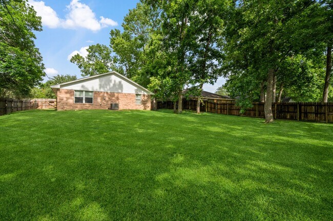 Building Photo - 157 Hillside Dr