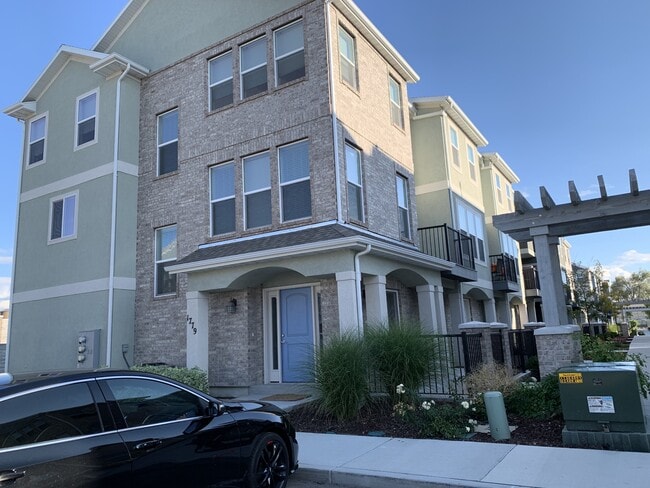 Building Photo - 1779 W Dalmeny Way