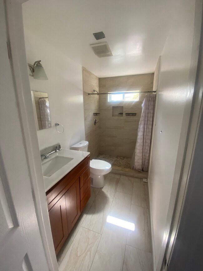 Building Photo - 1851 Magnolia Ave