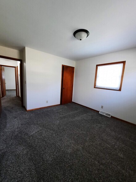 Building Photo - 3213 Pomona Dr