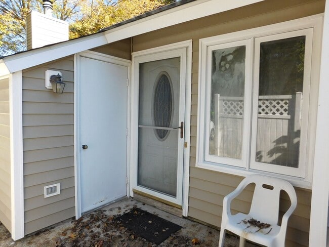 Building Photo - 1512 College Way