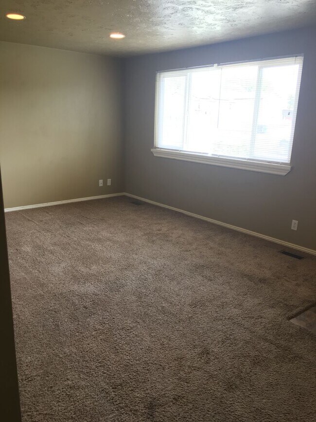 Building Photo - 6046 S 4000 W