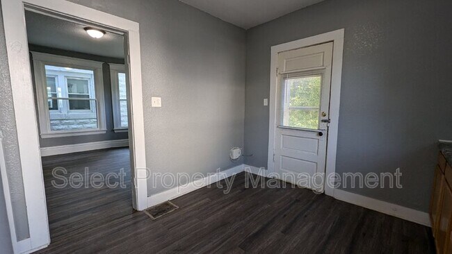 Building Photo - 1115 Maple Ave