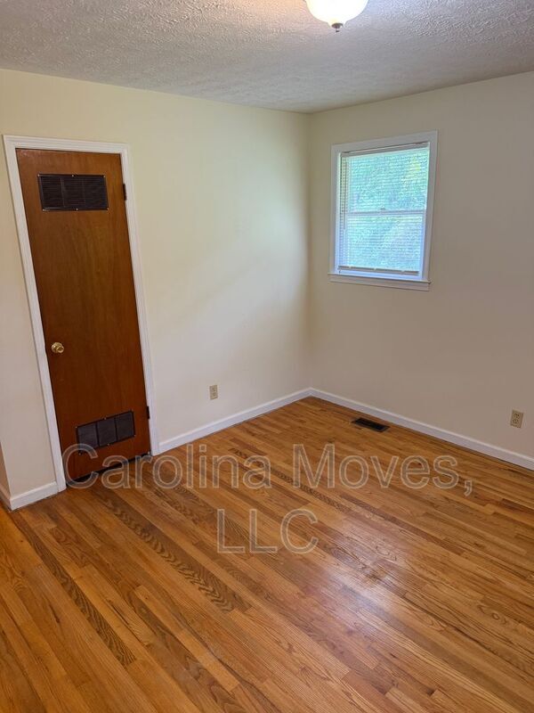 Building Photo - 107 Bismark Dr