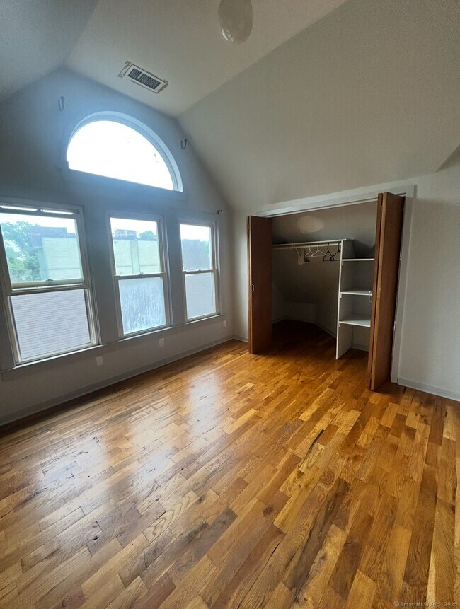 Building Photo - 530 Whalley Ave
