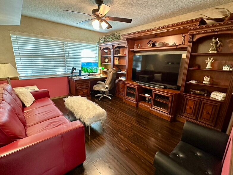 Bedroom 3 / Office with Pull out queen bed - 933 Cypress Grove Dr