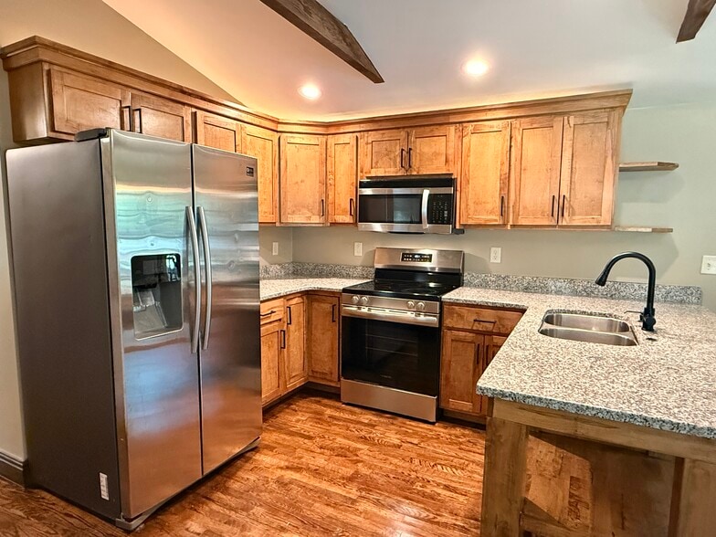 Building Photo - 1302 Hotwater Rd