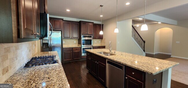 Building Photo - 525 Twelve Oaks Dr