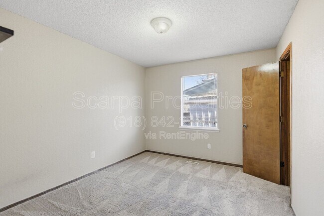 Building Photo - 920 W Memphis St