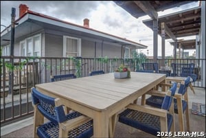 Building Photo - 1542 N Alamo St