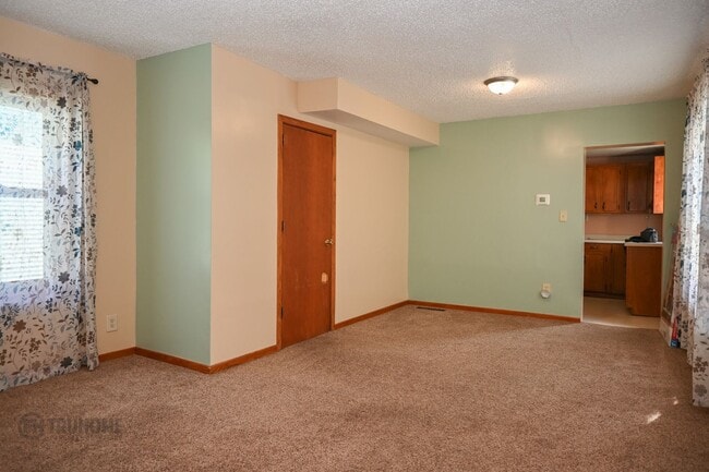 Building Photo - Charming 2 Bed 1 Bath Single Family Home f...