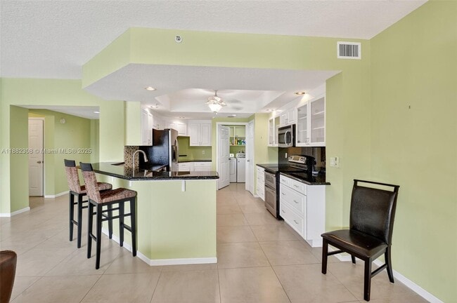 Building Photo - 5938 Crystal Shores Dr