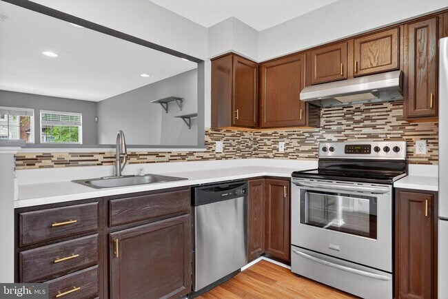 Building Photo - 13810 Fareham Ln