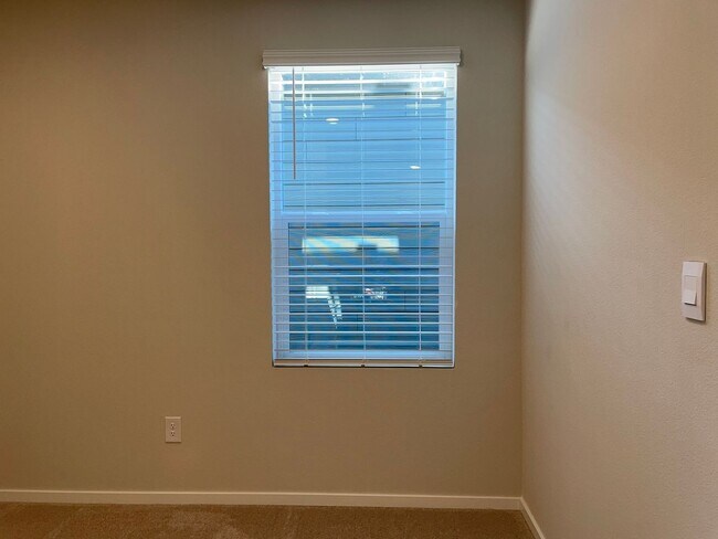 Building Photo - BEAUTIFUL 3 Bed 2.5 Bath Home in Vancouver! Stainless Steel Appliances!