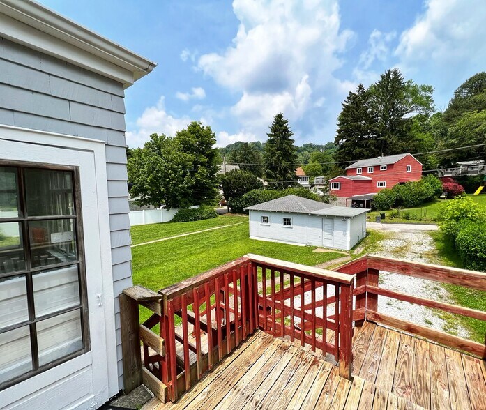 Building Photo - 16 Edgwood St