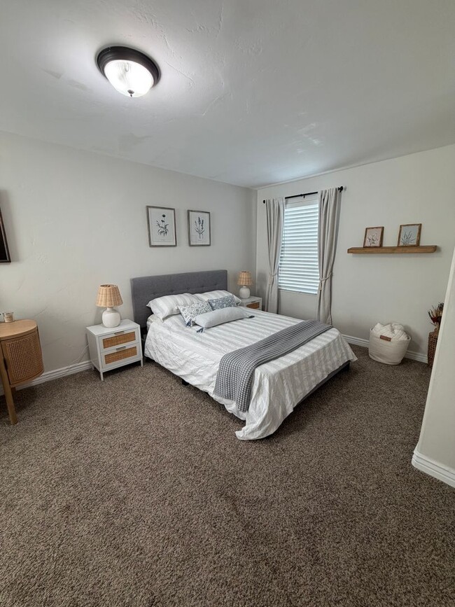 Building Photo - 4481 Iron Mountain Dr