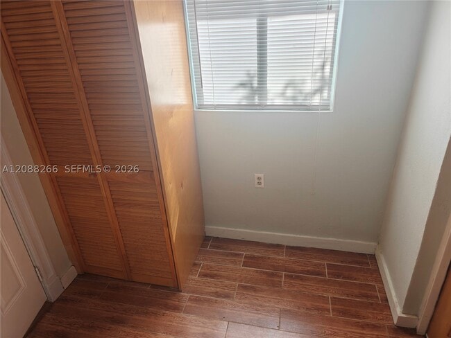 Building Photo - 801 N 70th Way
