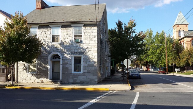 Building Photo - 102 N Bedford St
