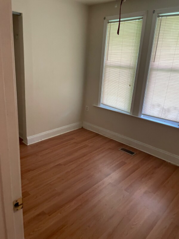 Building Photo - 3800 Glenmore Ave