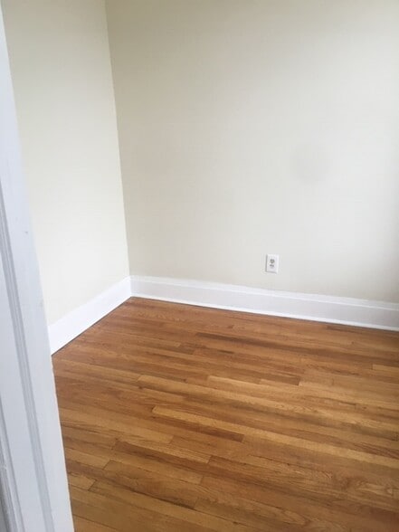 Bedroom - 6714 S Justine St
