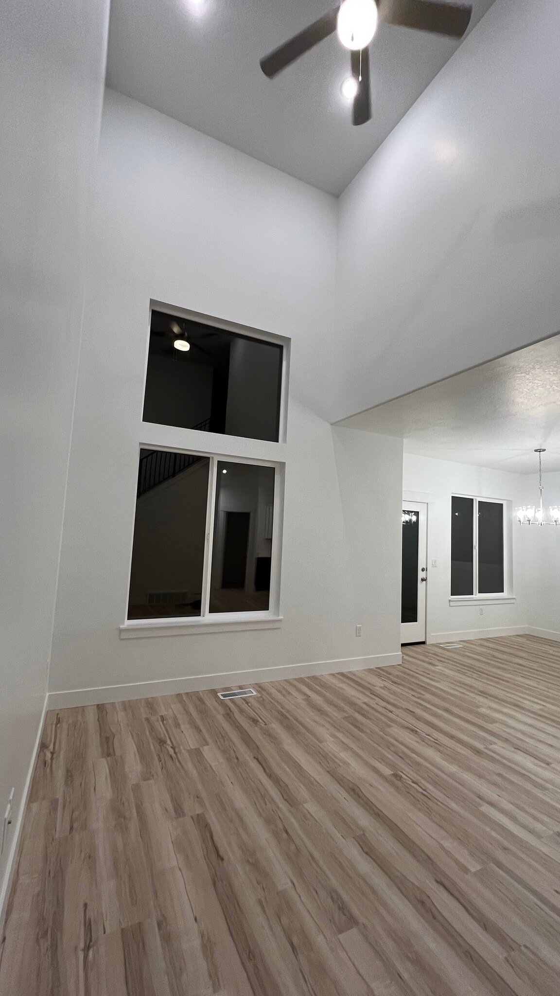 Building Photo - 1576 W Banner Dr