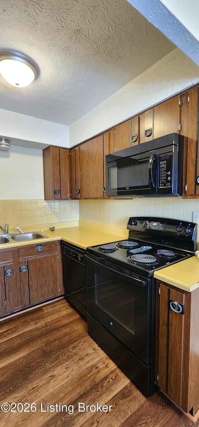 Building Photo - 3212 Springfield Dr