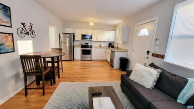 Building Photo - 1511 E High St