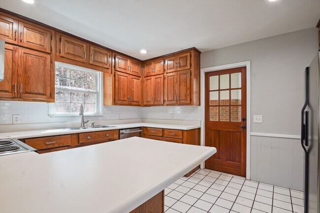 Building Photo - Convenient 3BR/2BA in Homewood on dead-end street