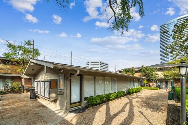 Building Photo - 3922 W Alabama St