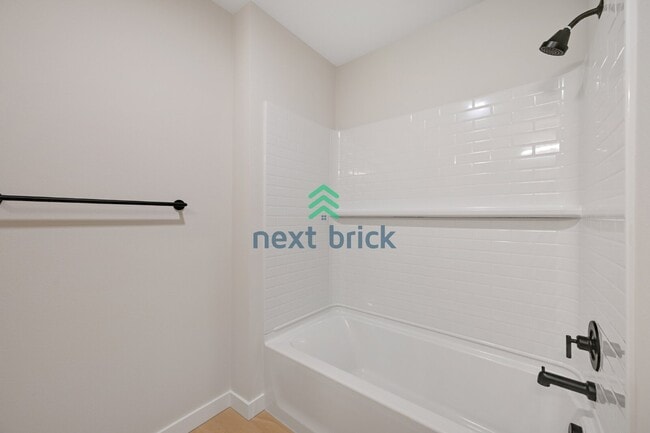Building Photo - Spacious 3-Bedroom Townhouse Retreat with 3 Full Baths in Bothell - 1,551 Sq. Ft. of Modern Comfort!