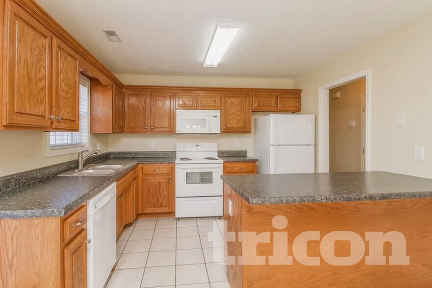 Building Photo - 9009 Macbeth Dr