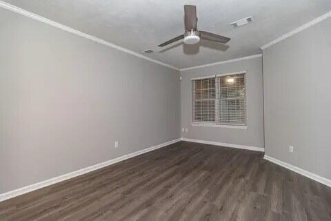 Building Photo - 305 Hazelnut Dr
