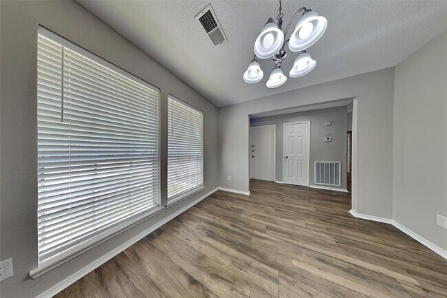 Building Photo - 27 S Brook Pebble Ct