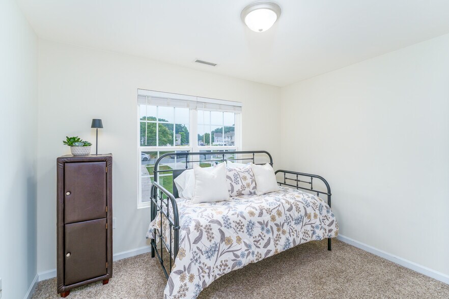 Building Photo - 131 High Bluff Cir