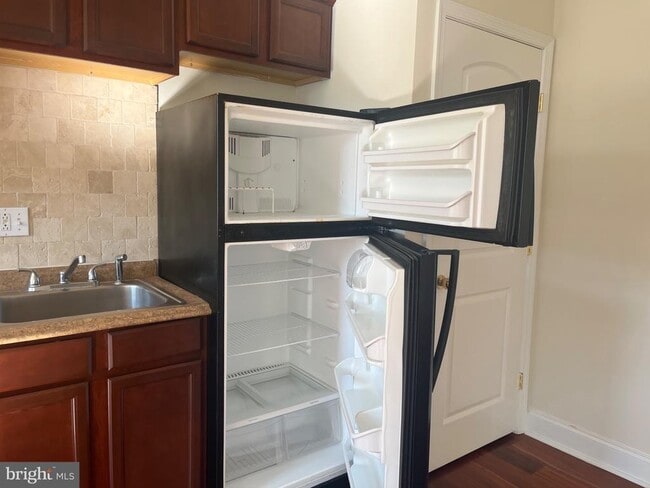 Building Photo - 740 Vernon Rd