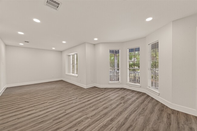 Building Photo - 10011 Pine Pass Dr