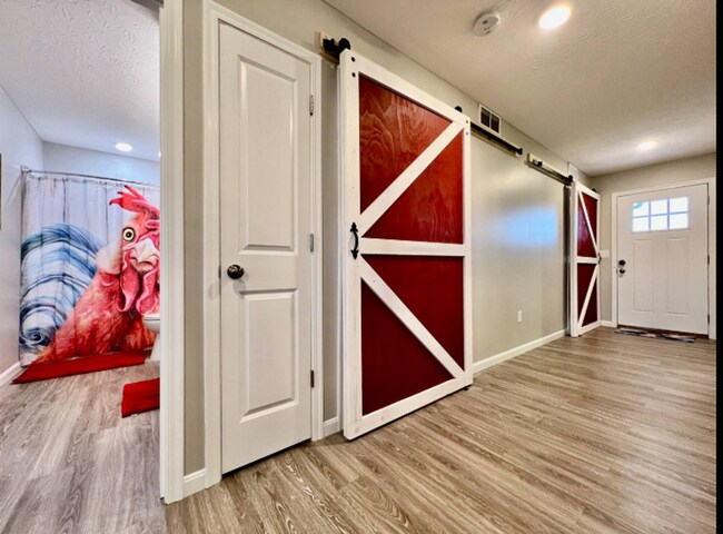 Building Photo - NEW Farmhouse Retreat Rustic decor and Cozy vibes!