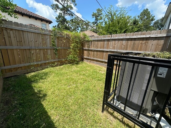 Building Photo - For Lease | 3 Bed, 2 Bath | 1,150 Sq Ft | ...