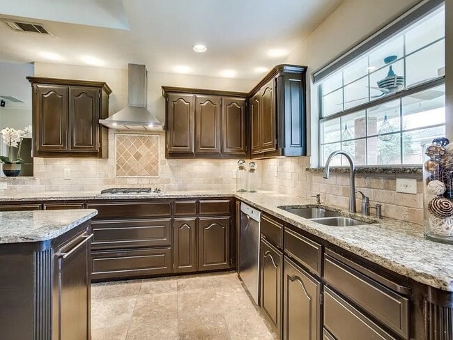 Building Photo - 63 Remington Dr W