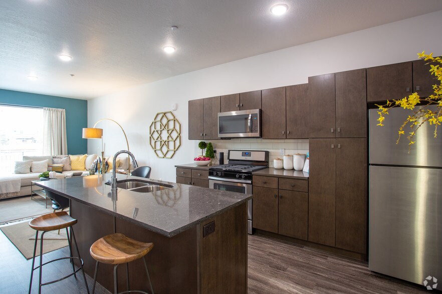 1BR, 1BA - White Rock - The Bonneville