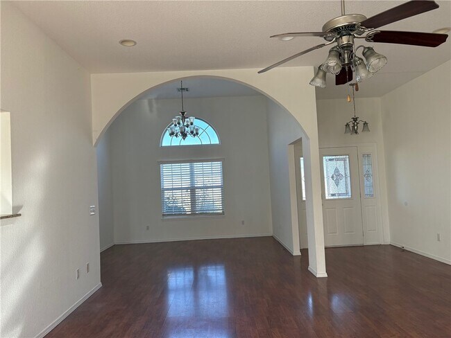 Building Photo - 2403 SW 20th St