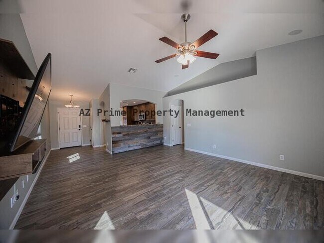 Building Photo - 1633 E Beautiful Ln