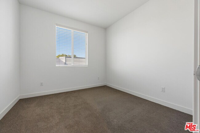 Building Photo - 9942 Artesia Blvd