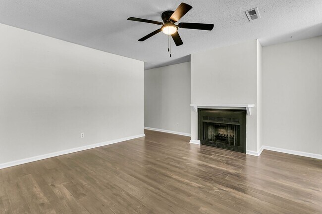 Building Photo - 216 Parlor Dr