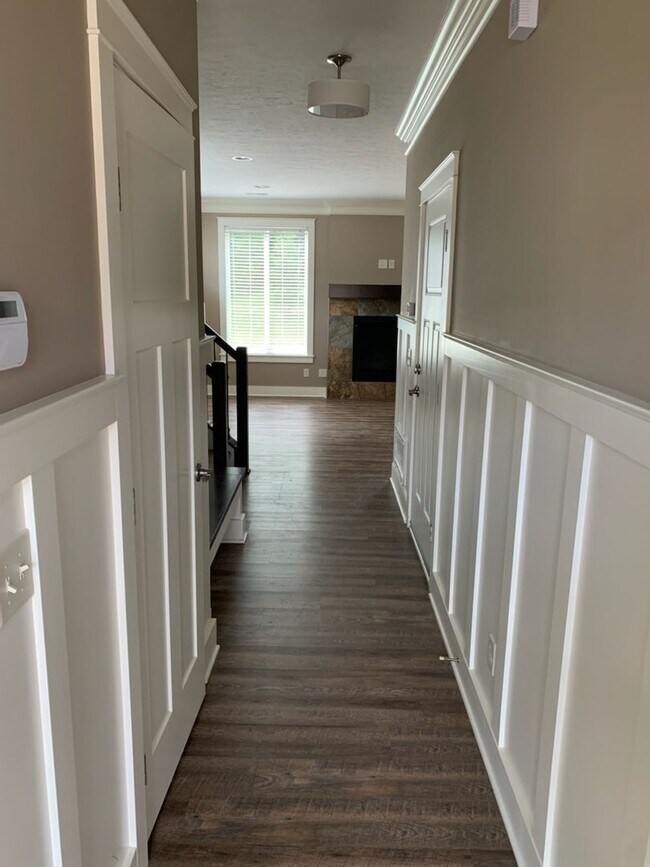 Building Photo - Beautiful 3 bedroom 2 1/2 bath home
