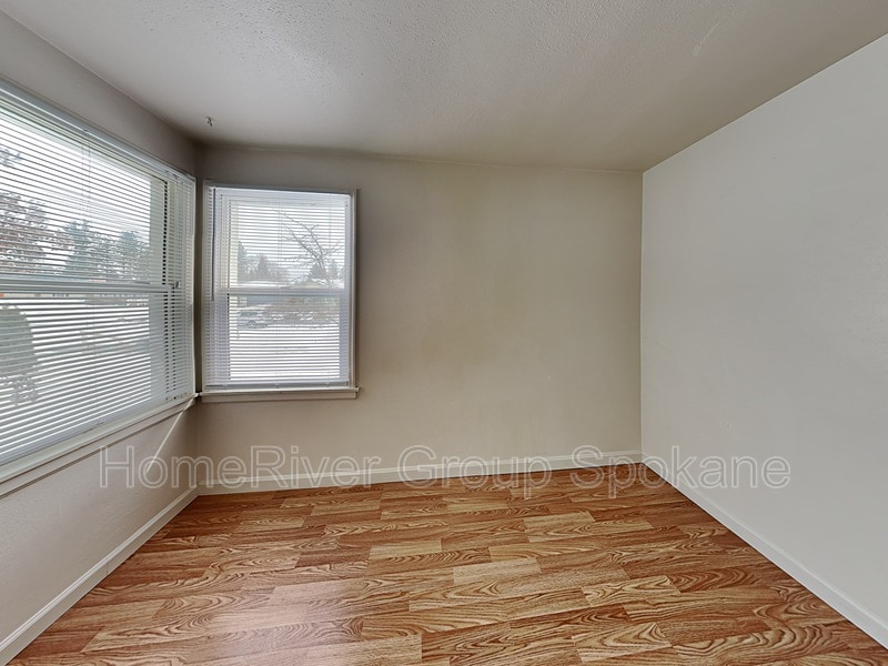 Building Photo - 5311 N Elm St